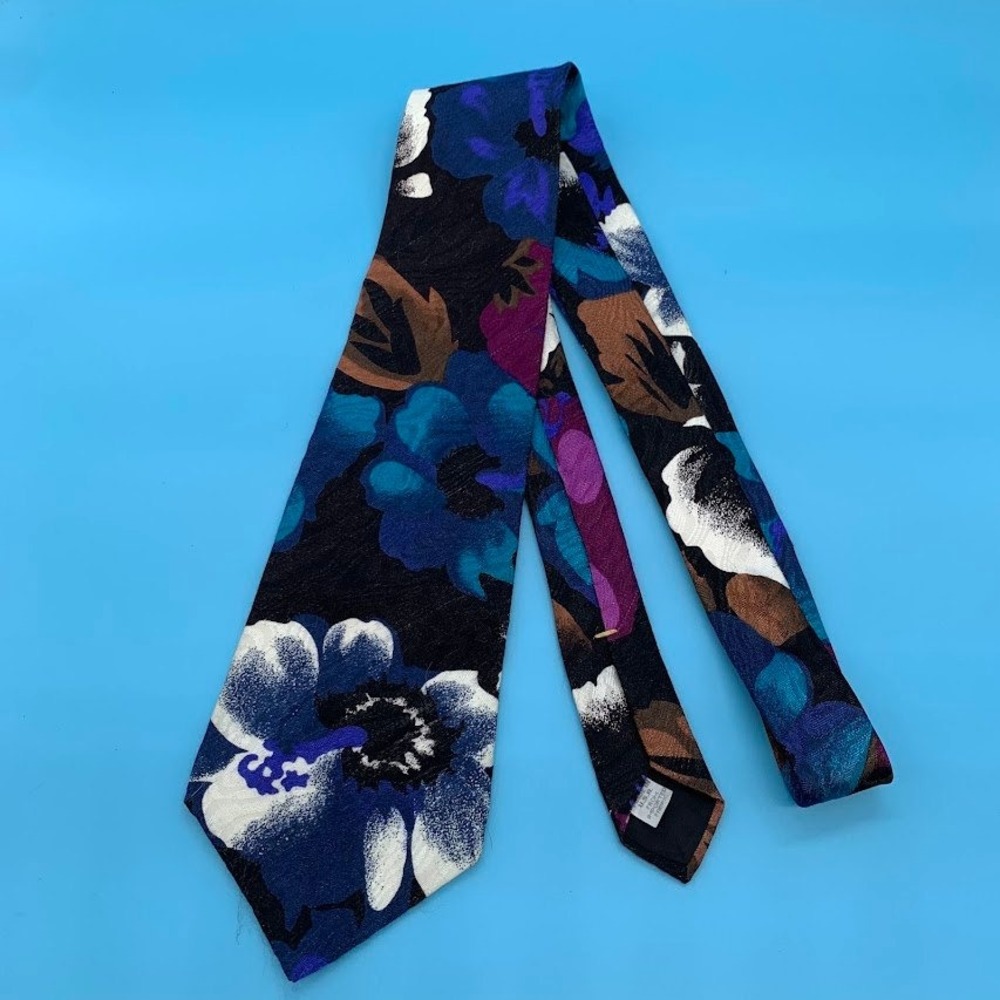 Vintage Wembley Floral Print Artsy Preppy Men's Classic Neck Tie